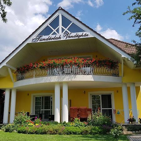 Апартаменты Tuenderlak Vendeghaz Балатонфюред Экстерьер фото